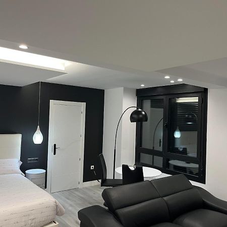 Black And White Suite "La Marinera" Castro Urdiales Exterior photo