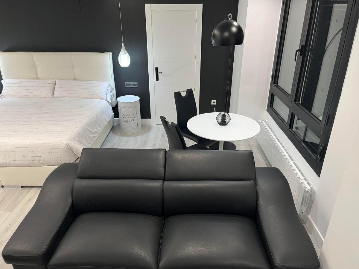 Black And White Suite "La Marinera" Castro Urdiales Exterior photo