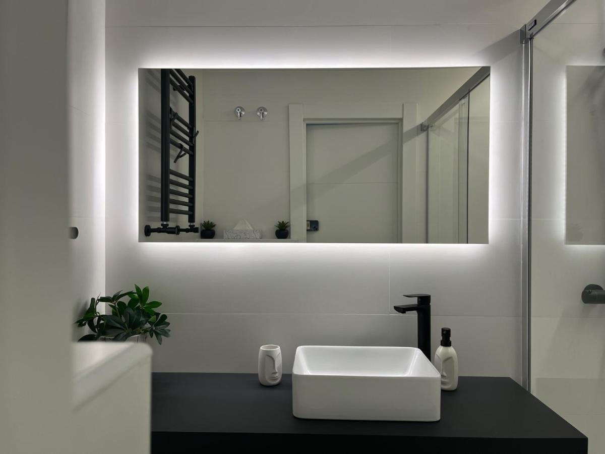 Black And White Suite "La Marinera" Castro Urdiales Exterior photo