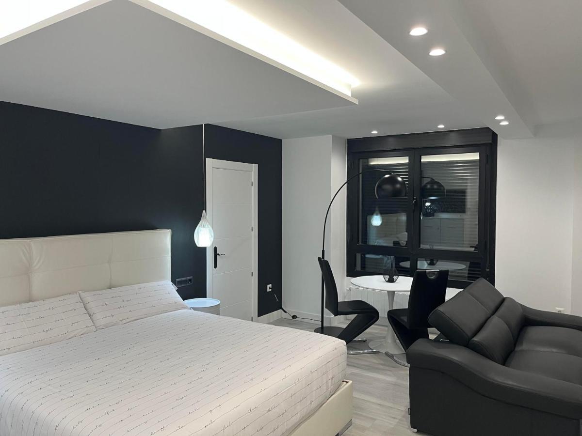 Black And White Suite "La Marinera" Castro Urdiales Exterior photo